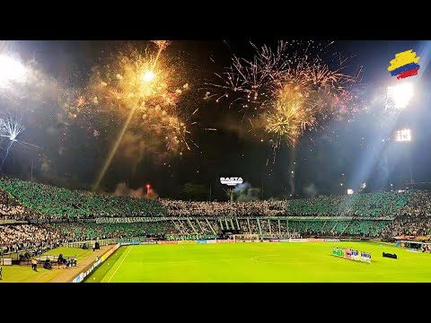 "IMPRESIONANTE recibimiento del Atanasio a ATLÉTICO NACIONAL" Barra: Los del Sur &bull; Club: Atlético Nacional &bull; País: Colombia