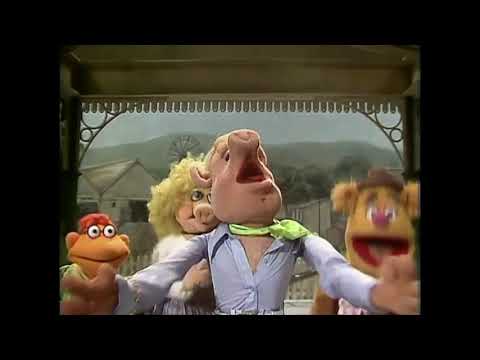 Muppet Songs: Fozzie, Annie Sue, Link & Scooter - Rhyming Song