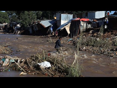 رئيس جنوب أفريقيا يعلن حالة الكارثة الوطنية بعد الفيضانات المدمّرة…