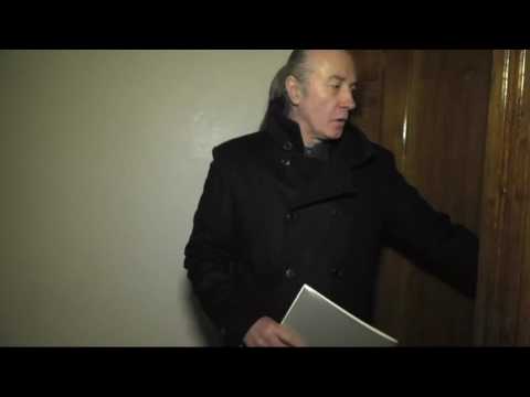 KURIR TV UŽIVO U CENTRU BEOGRADA: Staniša 30 godina živi  bez struje, vode, prozora i vrata!