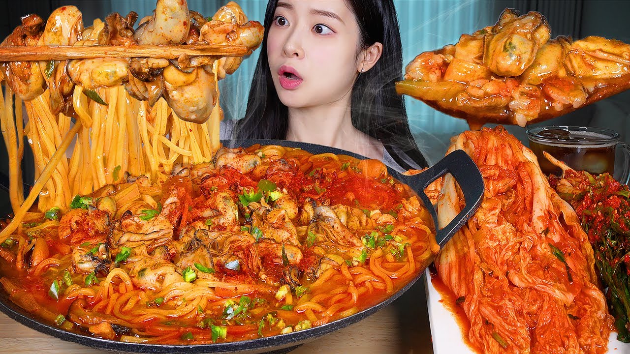 ASMR MUKBANG | 이정도는 되어야 굴짬뽕이지 🦪 굴폭탄짬뽕 & 파김치 & 배추김치 먹방! Oyster Bomb 💣 Spicy Seafood