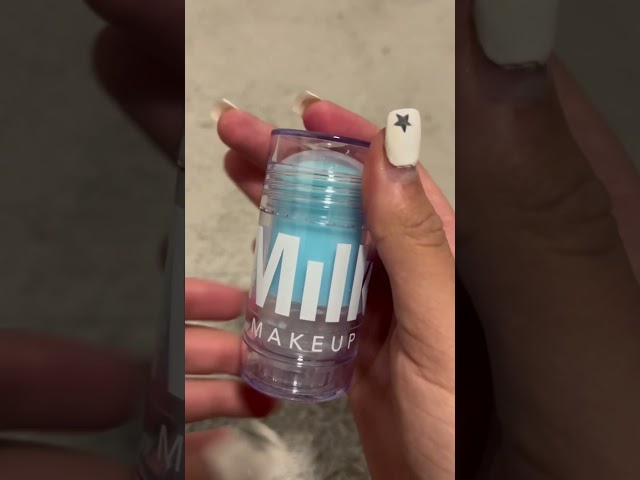 Vídeo relacionado con MILK MAKEUP ORIGINAL | Cooling Water - Stick Hidratante | Crema contorno de ojos | vegano | 30 gramos | by BELLA