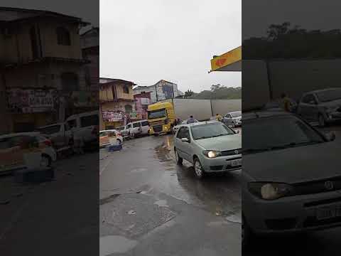 CARRETAS BITREM PARAM CENTRO DE CIDADE NA BAHIA APÓS FALTA DE INFORMAÇÕES AOS MOTORISTAS