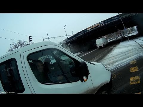 PCS-095 Szemkontaktus után majdnem jobbhorog - Aborted right hook after eye contact