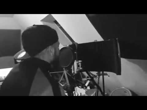 Xelent - sie raucht einen joint auf dem balkon (parodie)