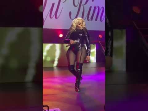 Lil Kim Doing Her Dance