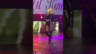 Lil Kim Doing Her Dance