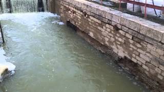preview picture of video 'Voie verte canal de la Haute-Seine         Ecluse de Vannes'