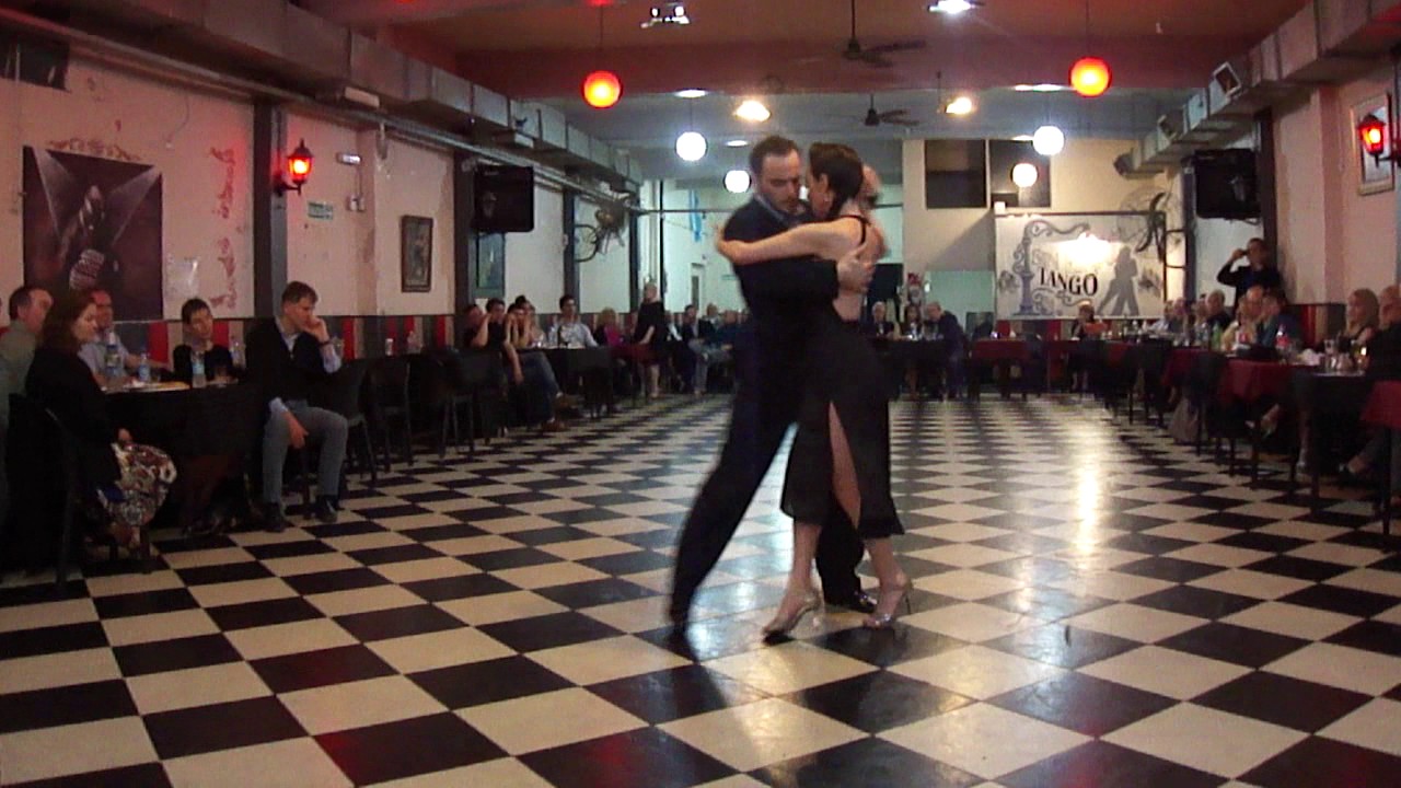 Sin Rumbo, Bailan Lida Mantovani y Agustin Agnez 2-3