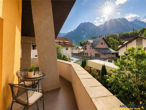 Vila stil si cu potential turistic, +8camere, 6 bai, panorama, terase, gradina, Busteni, Valea Alba. — Video