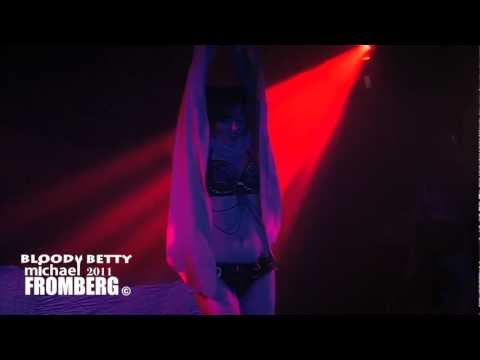 Bloody Betty Famous Monsters, Fresh Meat - Michael Fromberg