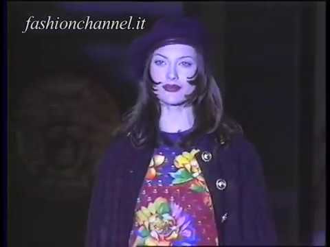 "Gianni Versace" Autumn Winter 1993 1994 Milan 2 of 4 pret a porter woman by FashionChannel