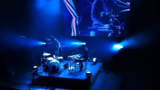 Matt &amp; Kim Red paint live