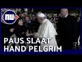 Paus Franciscus wordt boos op pelgrim in Vaticaanstad | NU.nl