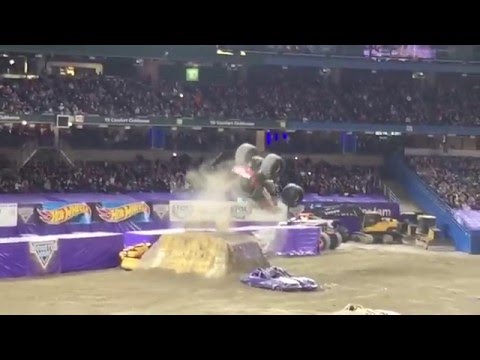 Monster Jam 2016 Toronto BACKFLIP NORTHERN NIGHTMARE