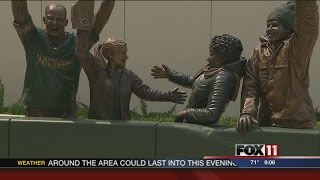 LeRoy Butler unveils Lambeau Leap statue