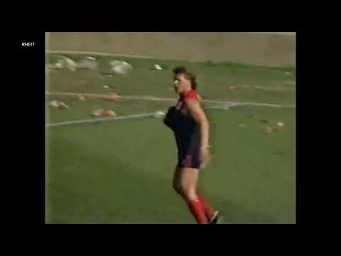 Allen Jakovich's unorthodox throw back to the umpire.