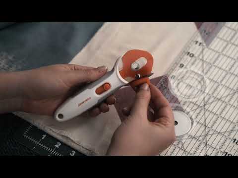 How to Change Rotary Cutter Blade - Fiskars Easy Change blade