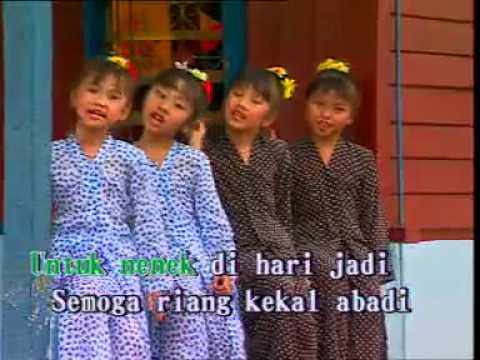 Nenek Si Bongkok Tiga