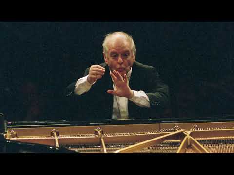 Daniel Barenboim plays Chopin – live 2010