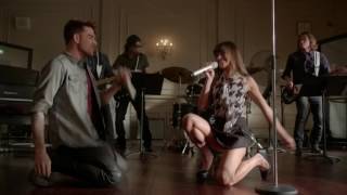 GLEE Full Performance of Barracuda