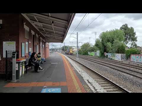 NR 98 passing Middle Footscray Light Engine