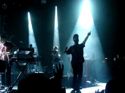 The Shoes & Woodkid - Run Boy Run Live @ L'Olympia 13/06/12