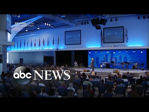 フロリダの牧師が「より安全な家」の命令を無視して逮捕されました。 (Florida pastor arrested for defying 'safer at home' order l ABC News)