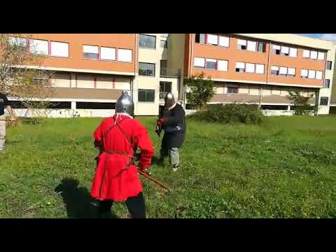 Allenamento in armatura con la scuola Di santi e fanti. Lorenzo Vs Mirko