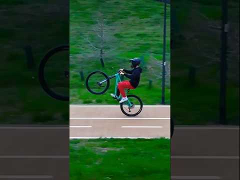 #bikelife #downhill #fastlife #milano #mtb #reels #urbandownhill 😈