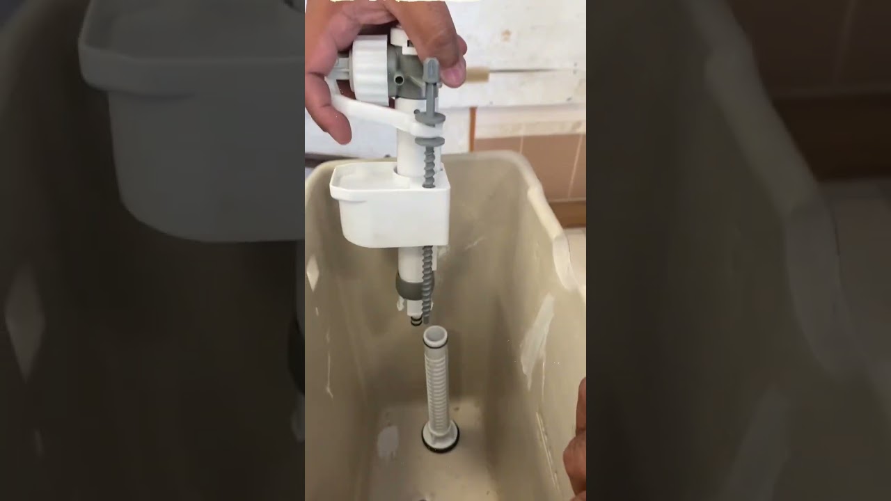 REMUEVE la VÁLVULA del SANITARIO sin QUITAR el TANQUE