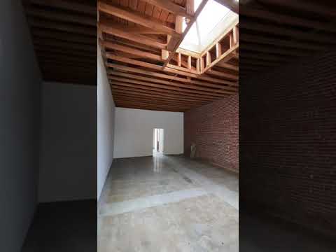 740 E 3rd St Walk In