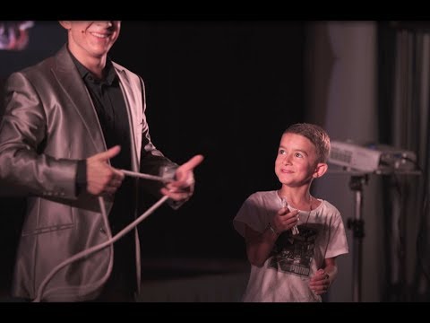 Spectacle la Magie de très Près par Billy DEBU - Close-up Show