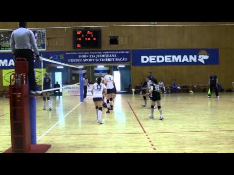 Volei (f) / DA1, semifinale, meciul 1: Ştiinţa Bacău -- CSM Bucureşti 2-3