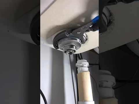 Replacing a kitchen sink basket strainer drain 💦 #plumbing #plumber #shortsvideo