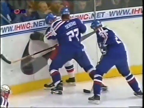 Humorný pohled na finále MS v hokeji - Rusko 2000