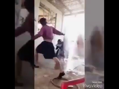Thanh niên rửa xe nghiêm túc nhất