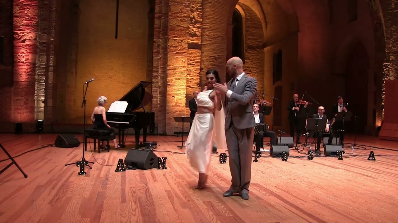 Video thumbnail for Eva Laura et Santiago dansent sur la valse Desde El Alma