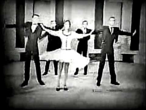 NANCY SINATRA 1960  - You make me feel so young (avec Frank Sinatra)