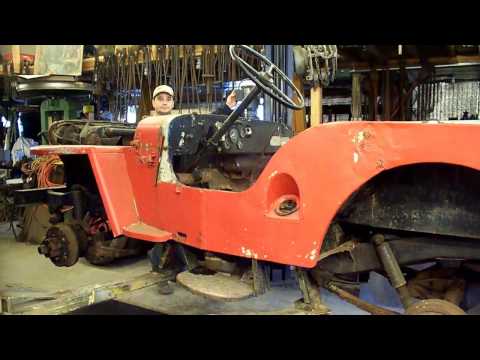 Willys CJ3A disassembly, wheel demounting, steering wheel removal
