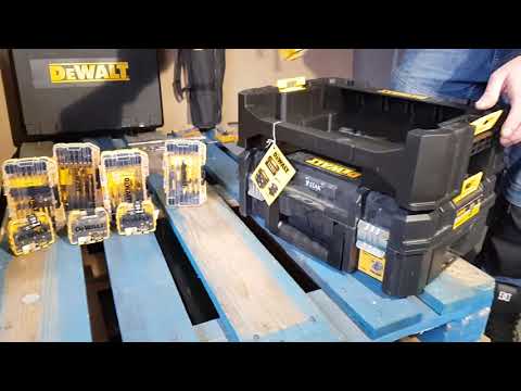 Įrankių dėžė DeWalt TSTAK DT70716-QZ video