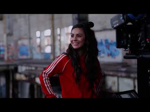 Amy Shark - C'MON ft. Travis Barker (Behind the Scenes)