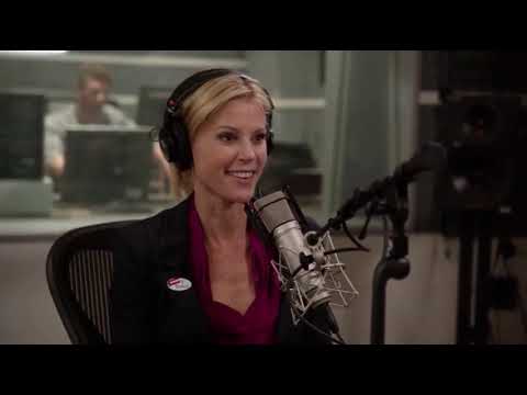 Claire on the Radio with a Broken Tooth - Modern Family - Julie Bowen, Sofia Vergara, Ty Burrell