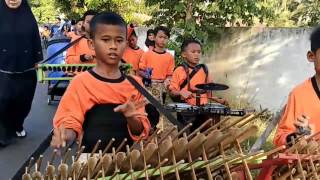 Download lagu Anak kecil jago main calung mp3