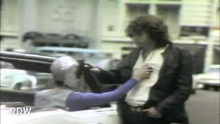 Jim Morrison Gets His Necklace Stolen!