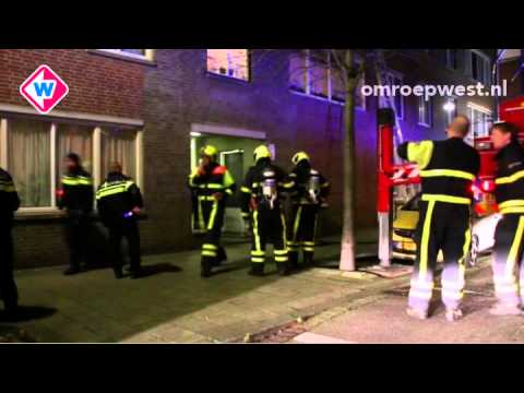 Brandweer redt bewoner uit brandend huis
