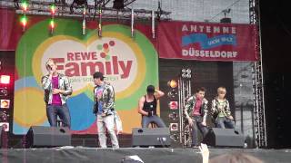 Varsity Fanclub - Rewe Family Dusseldorf - Guitar