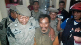 Hebohhhh !!! Orang gila (orgil) jadi sasaran amuk massa terkait isu penculikan anak