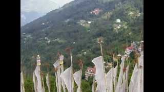 preview picture of video 'View of Pelling - a Himalayan Mountain Town - Sikkim, India'