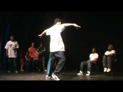 Seeking ? ( Batalha de Popping 7 vs. 1 ) Phillip, 1º Lugar - Patos - MG, Part. 1 - 26\06\10